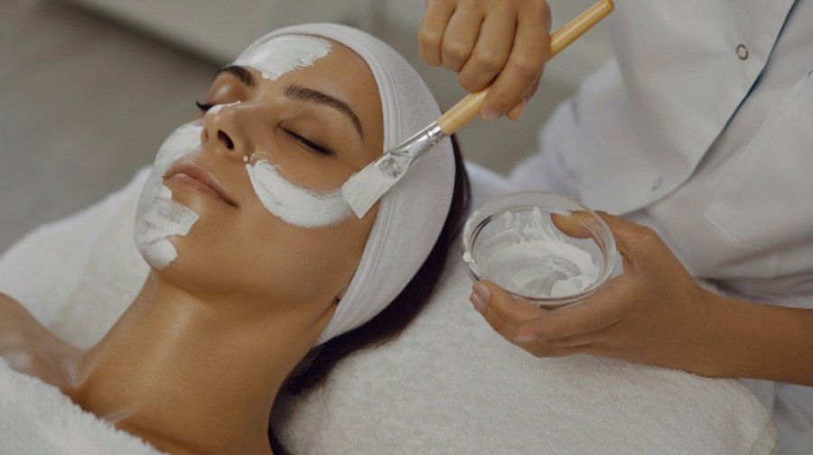 Косметологические процедуры для восстановления кожи лица после зимы