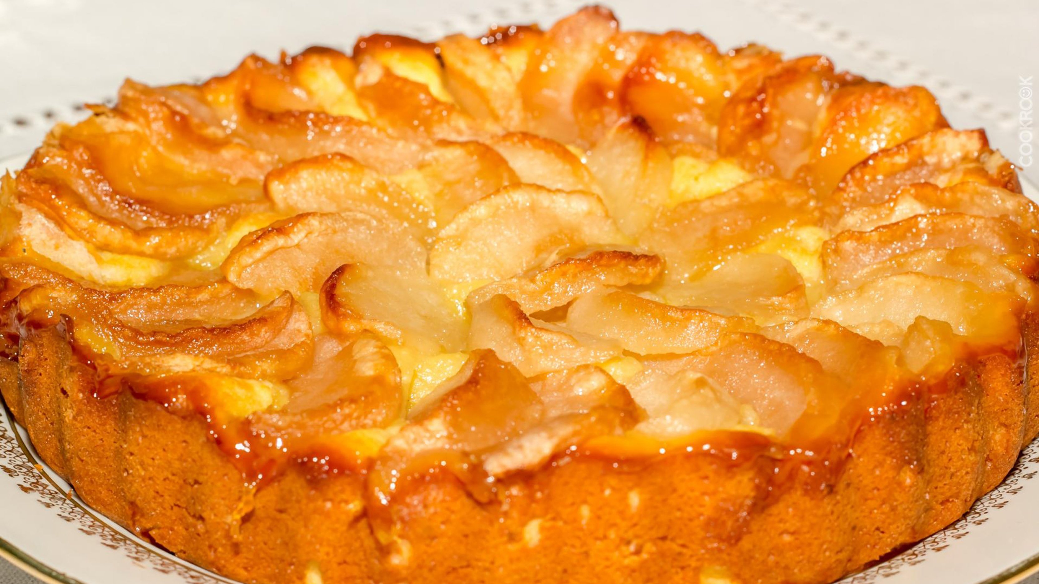 Сочный яблочный пирог (на манной каше)