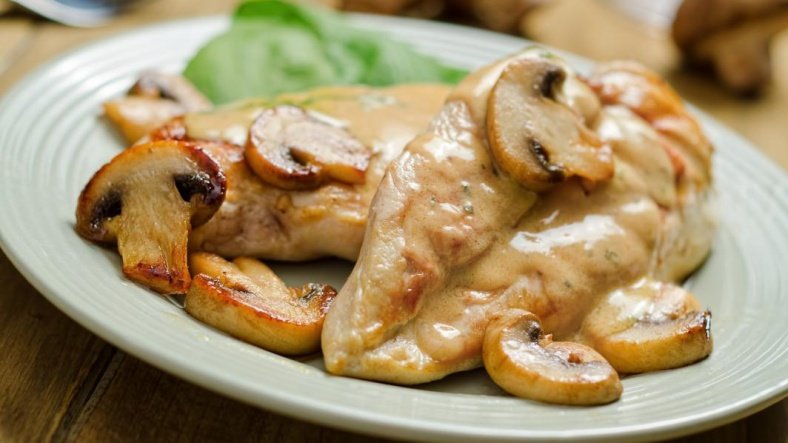 Маленькая фотография блюда по рецепту «Куриные грудки с грибами»
